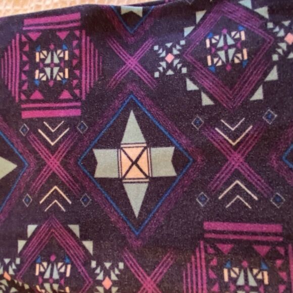 1244 LuLaRoe Leggings Size OS Purple Black Geometric Aztec Print New - Picture 2 of 5